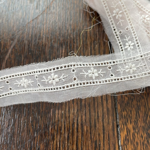 Very light semi sheer pink organdy trim w white embroidered flowers, 2.5 yards - Picture 2 of 4